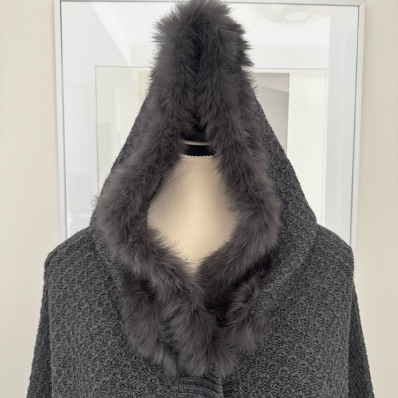 Hooded Grey Knitted Cape with Rabbit Fur Trim Dolce Cabo O/S - Picture 4 of 15